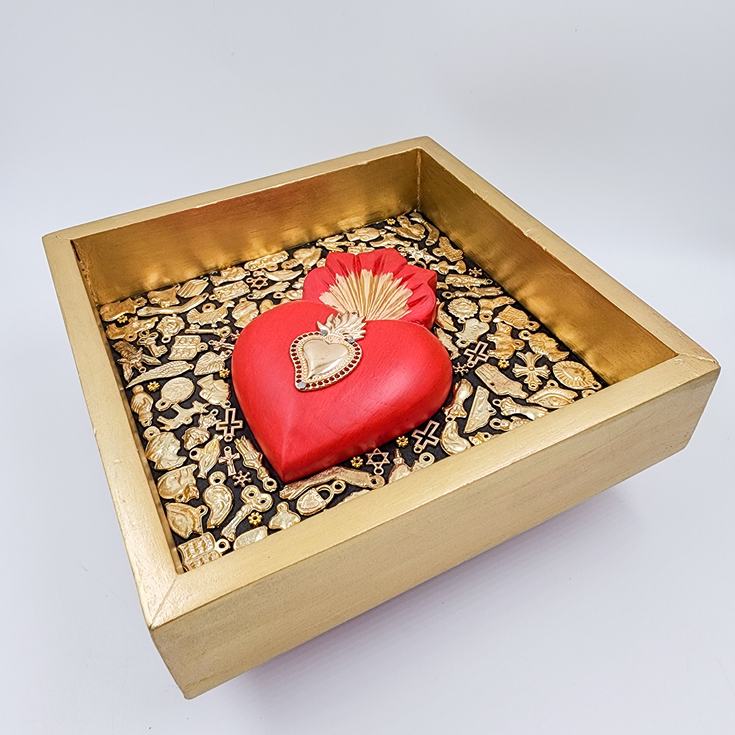 Nicho Corazón con Milagritos – Plata y Oro