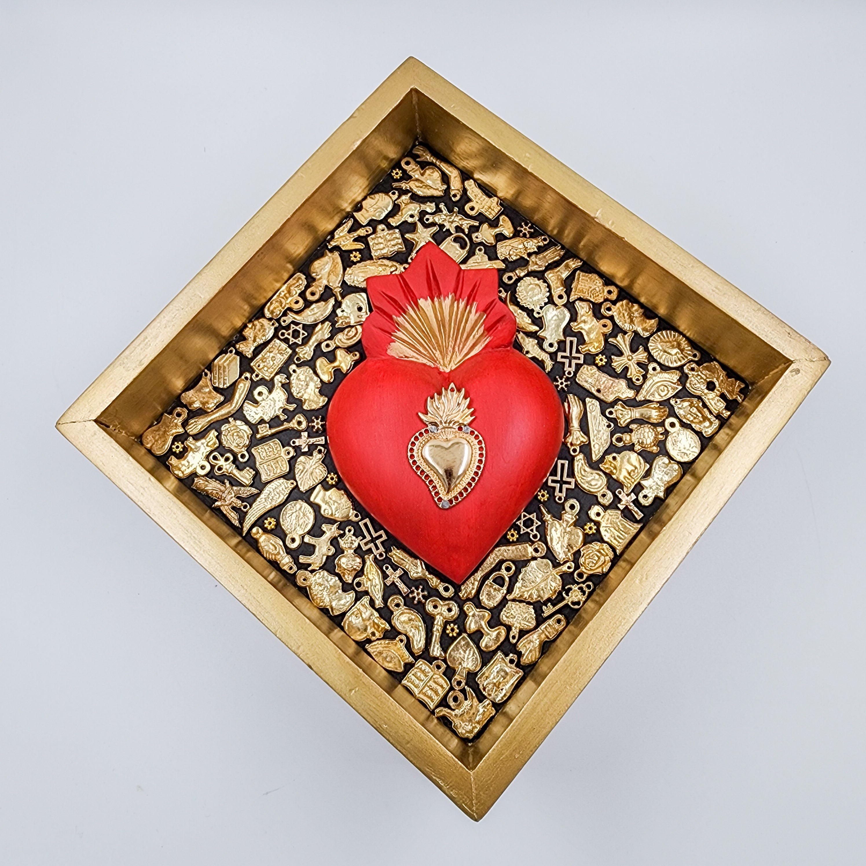Nicho Corazón con Milagritos – Plata y Oro