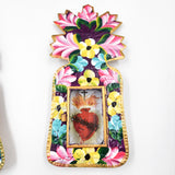 Nicho de hojalata pintado a mano con flores