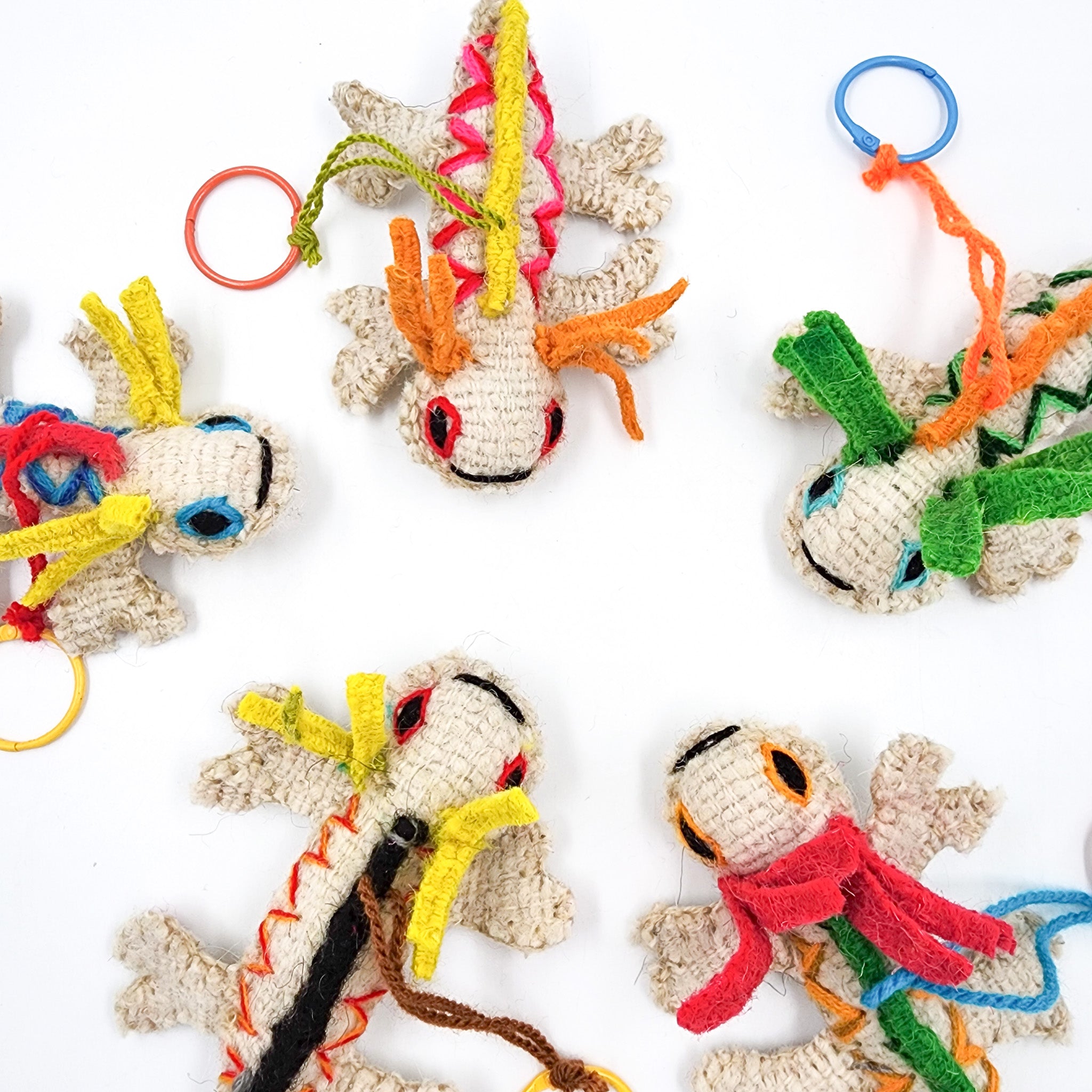 Peluche axolote de lana artesanal