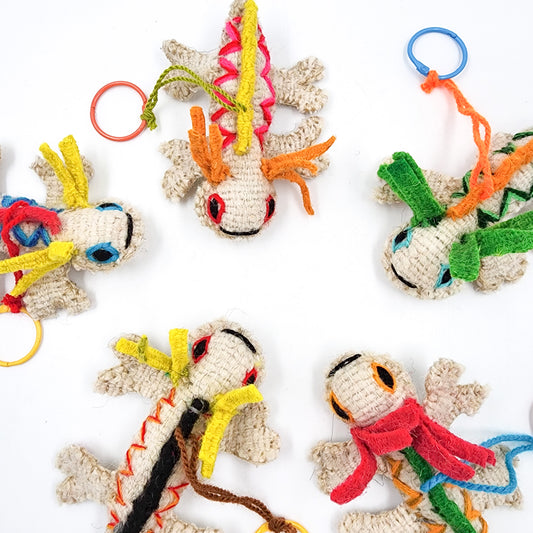 Peluche axolote de lana artesanal