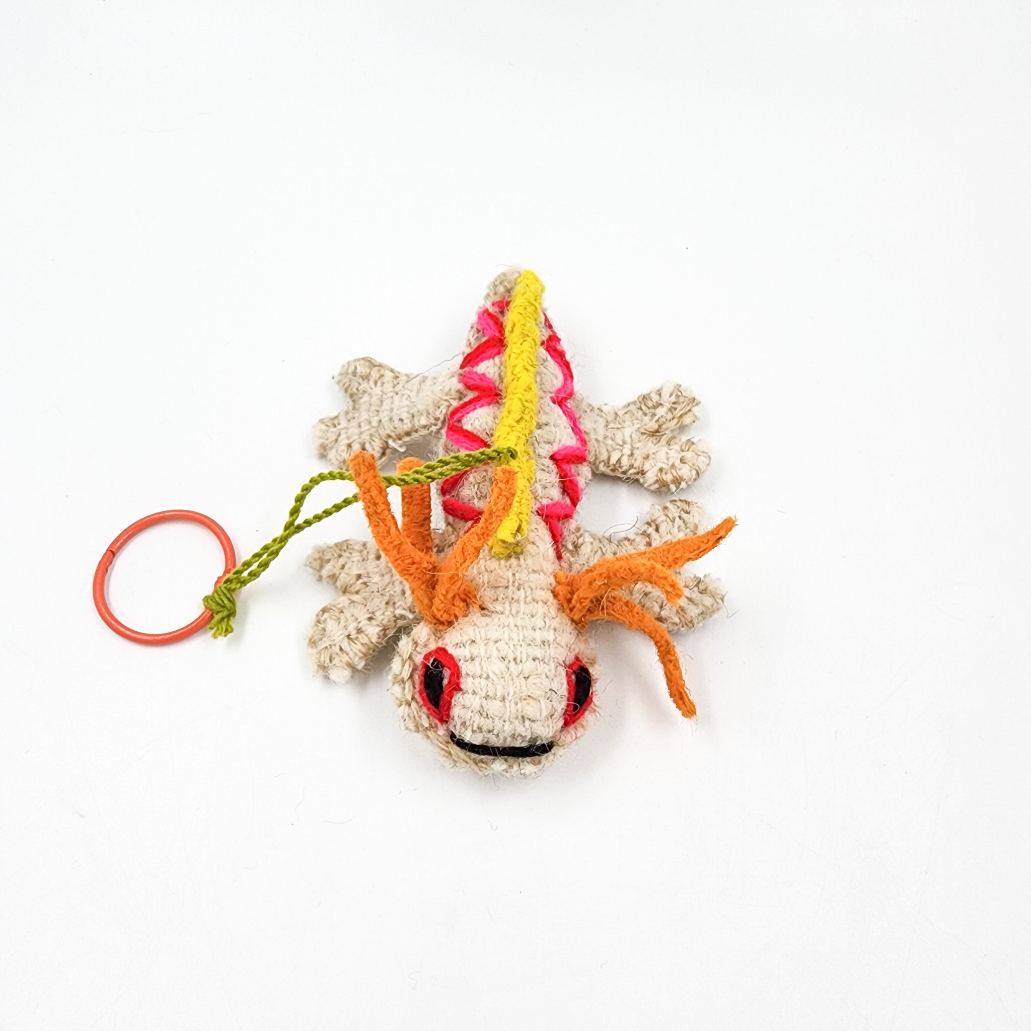 Peluche axolote de lana artesanal