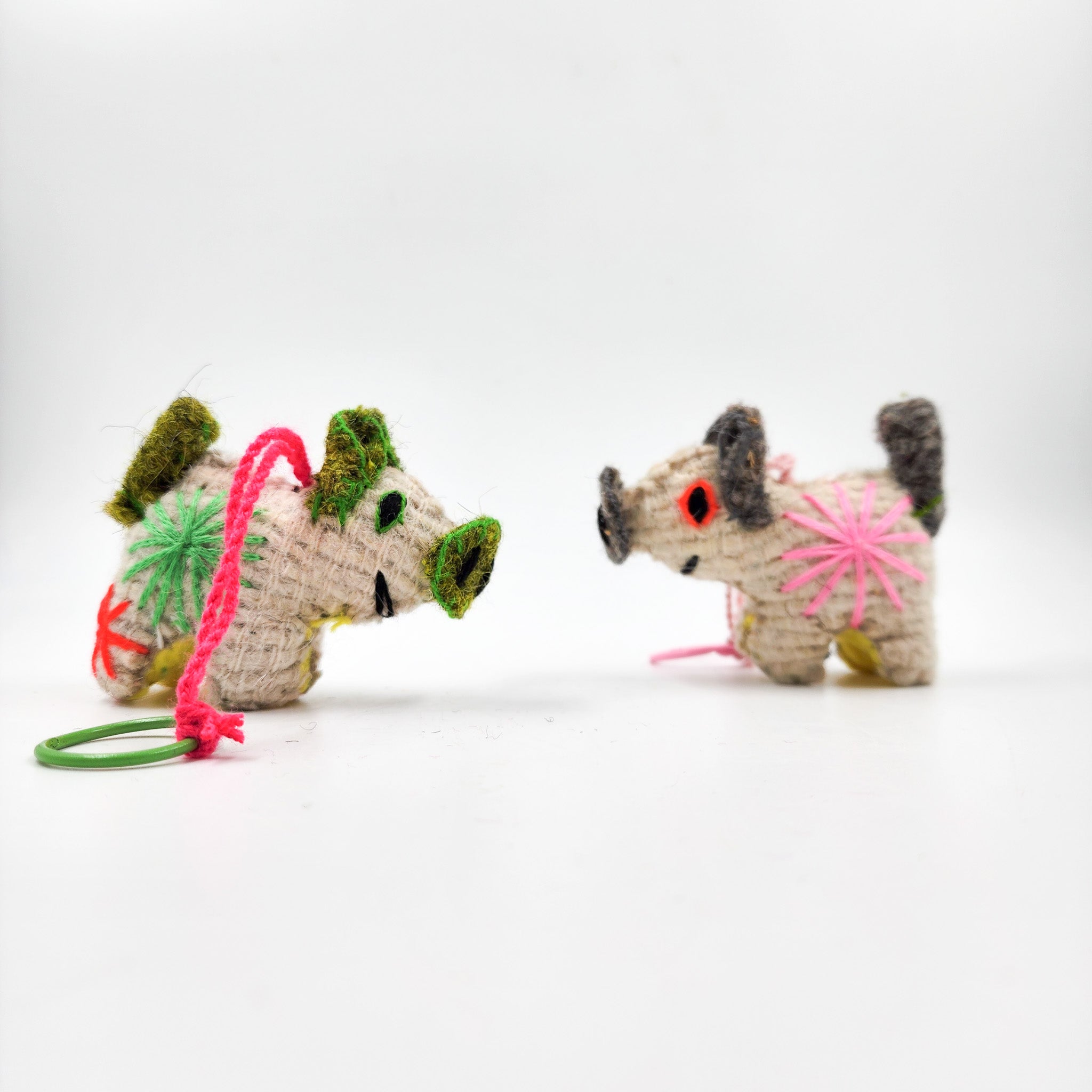 Peluche cochino de lana artesanal