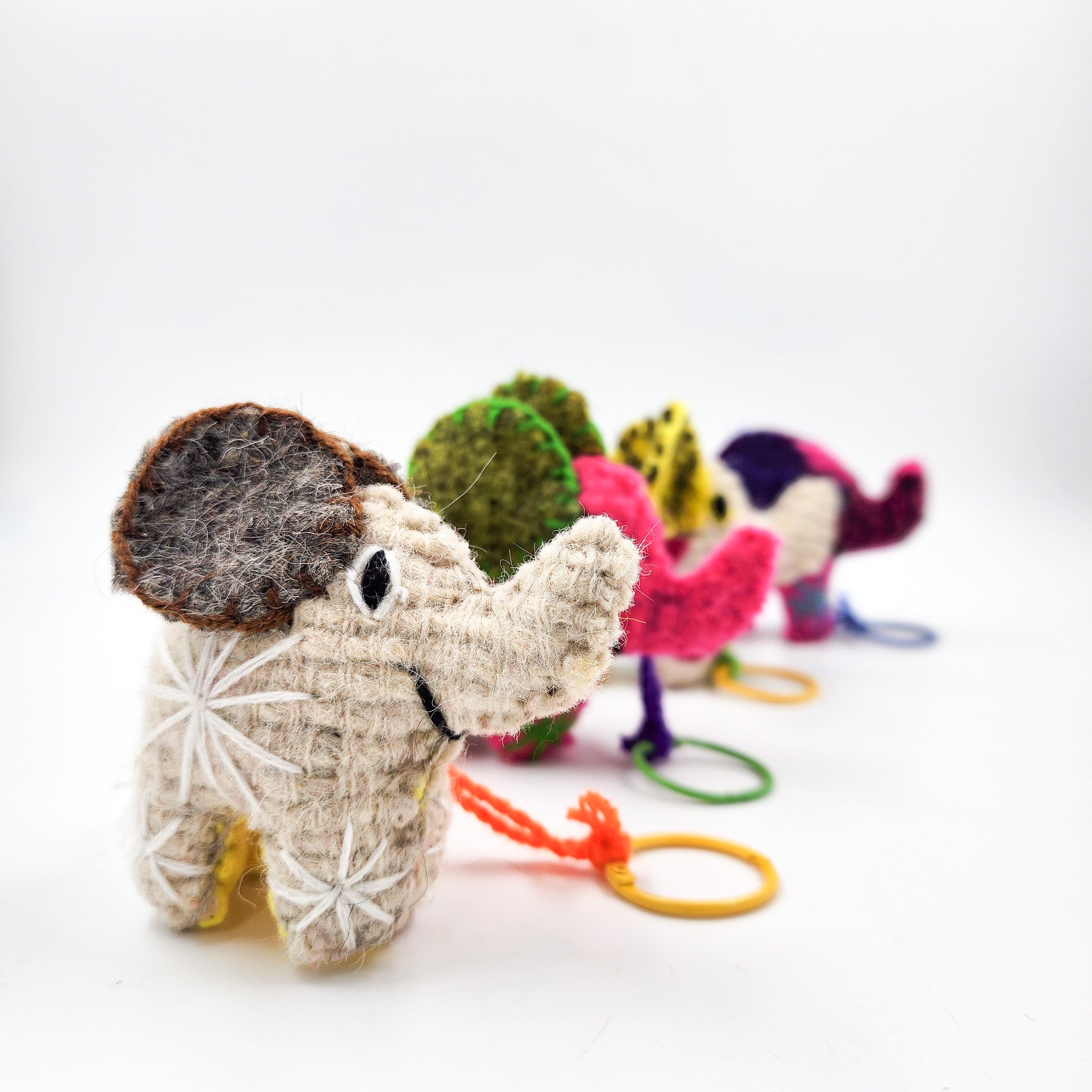 Peluche elefante de lana artesanal