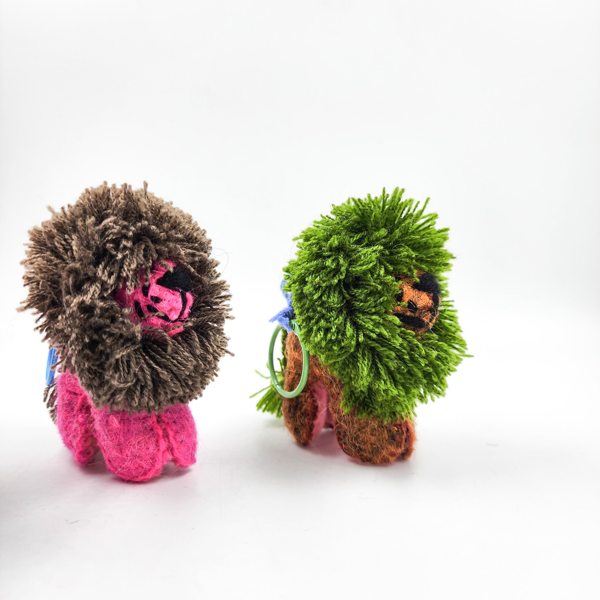 Peluche león de lana artesanal