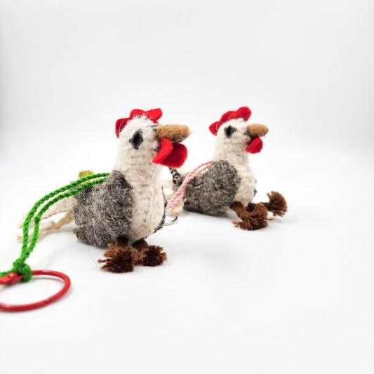 Peluche gallo de lana artesanal