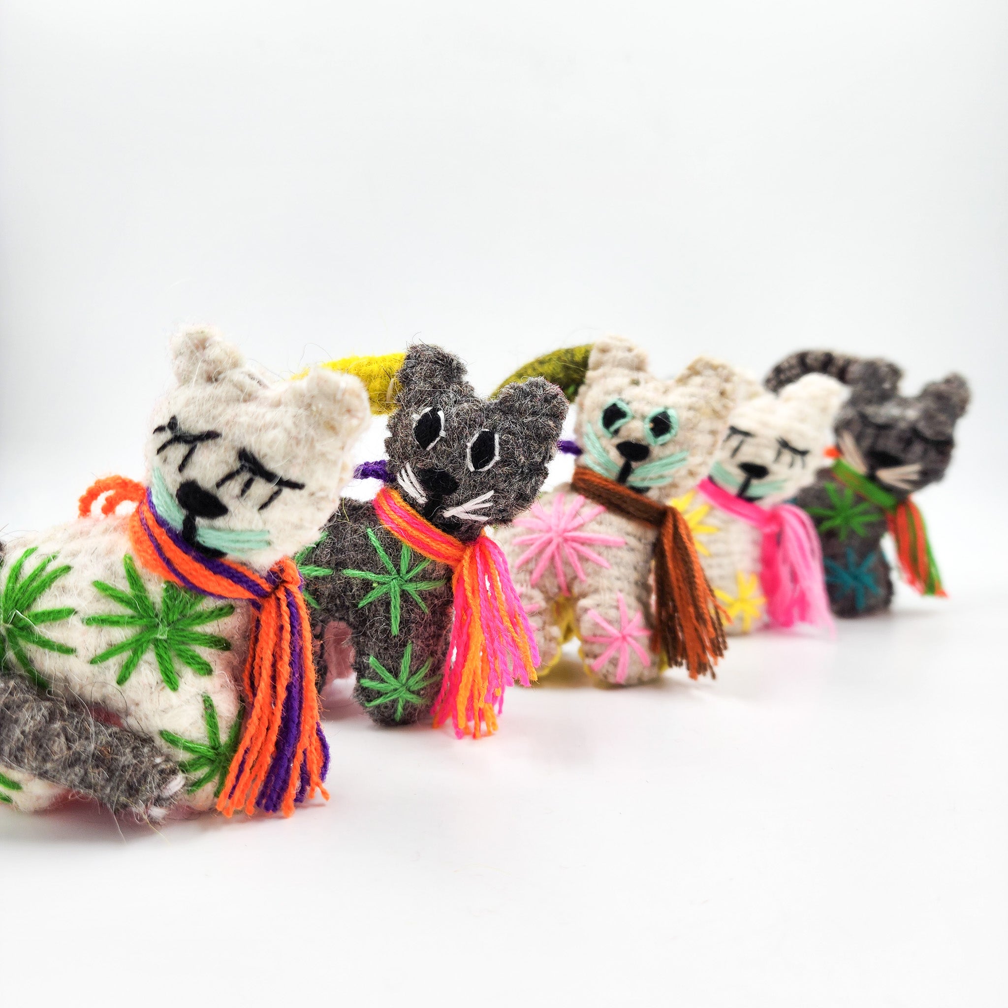 Peluche gato de lana artesanal