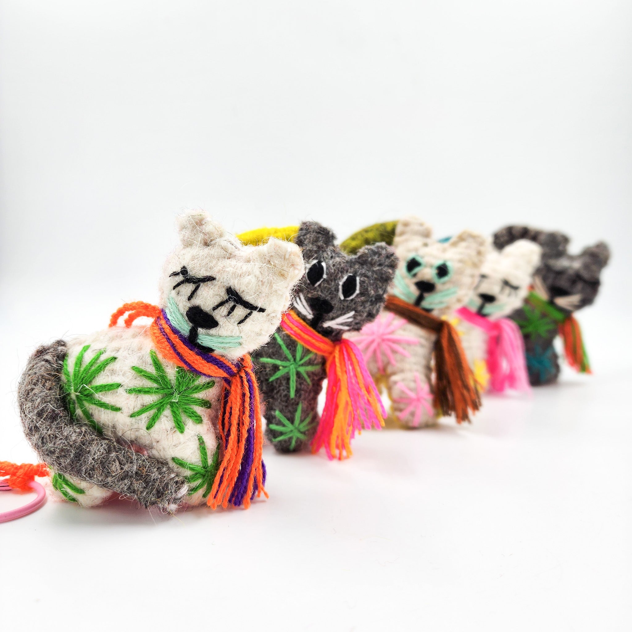 Peluche gato de lana artesanal