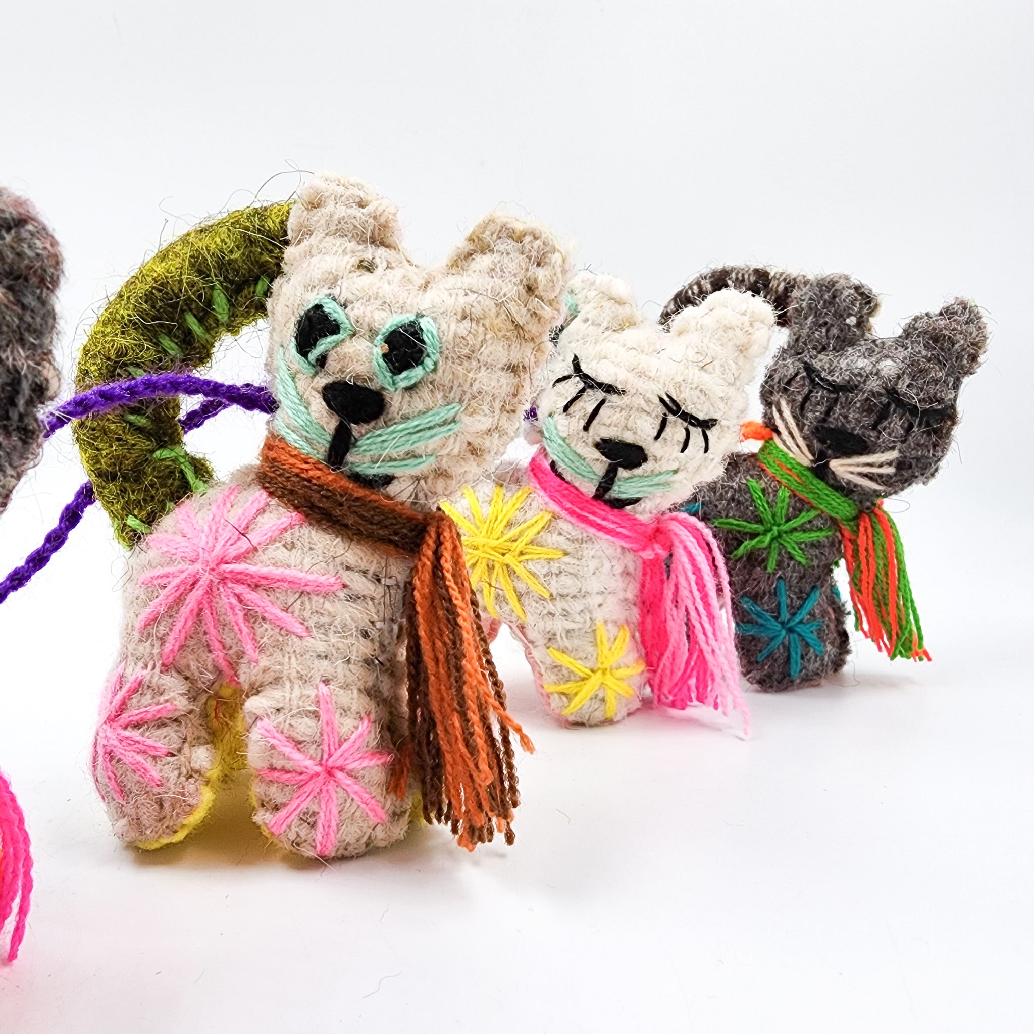 Peluche gato de lana artesanal