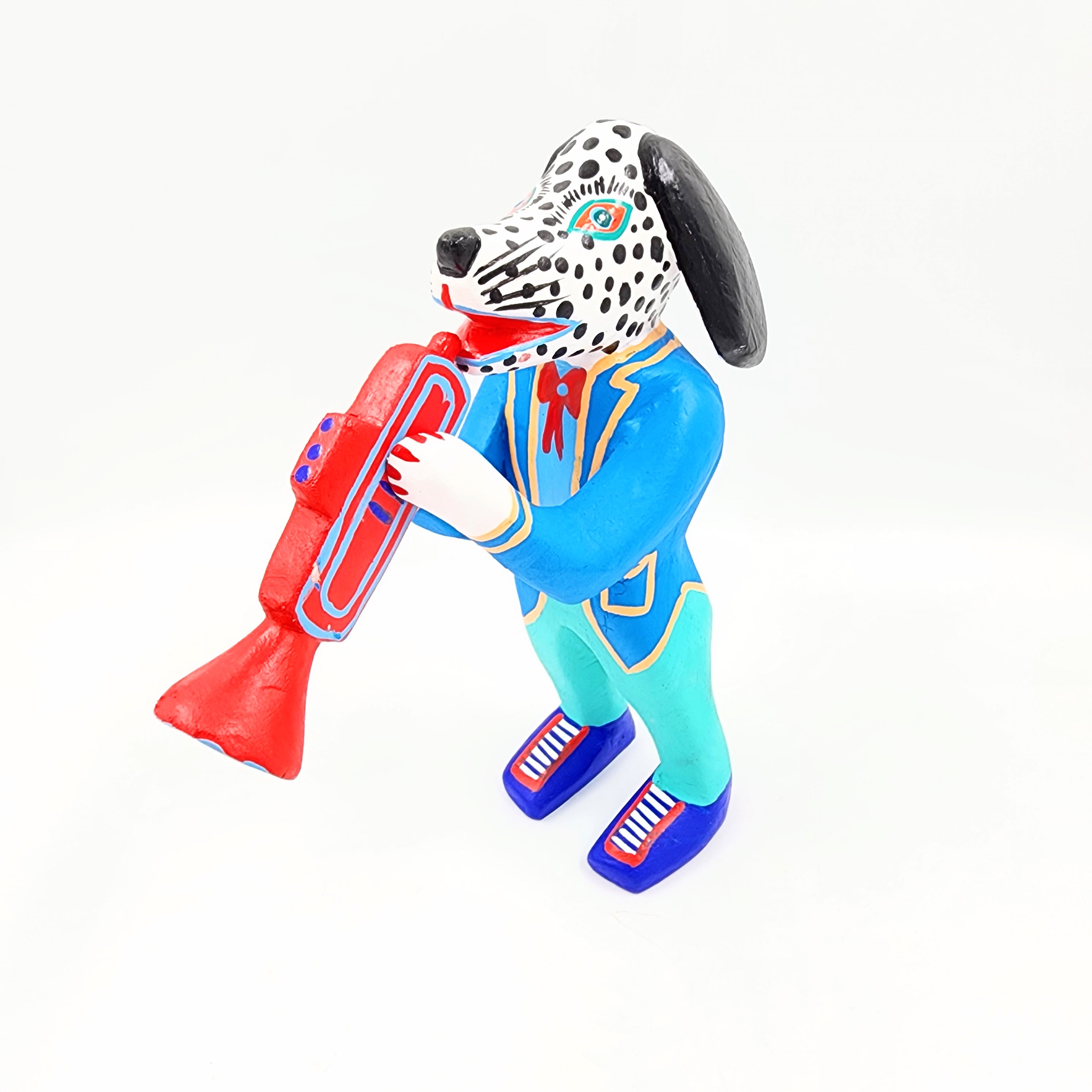 Perro con saxofón - talla de madera alebrije