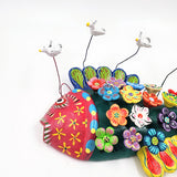 Pez con flores de Barro Betus artesanal