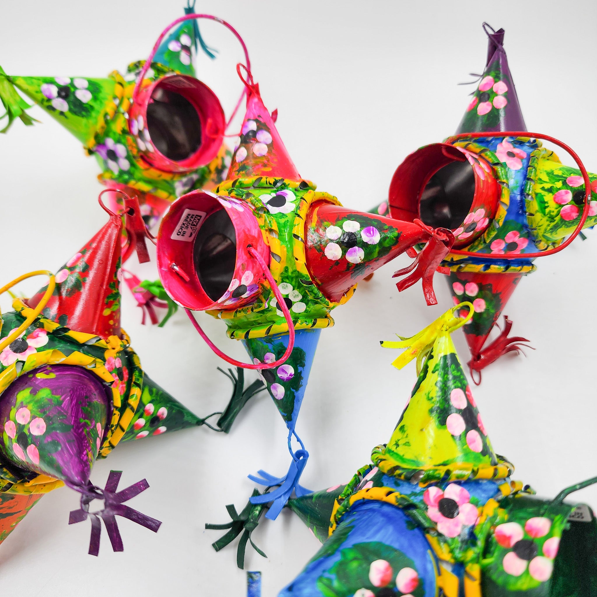 Piñata de hojalata decorada