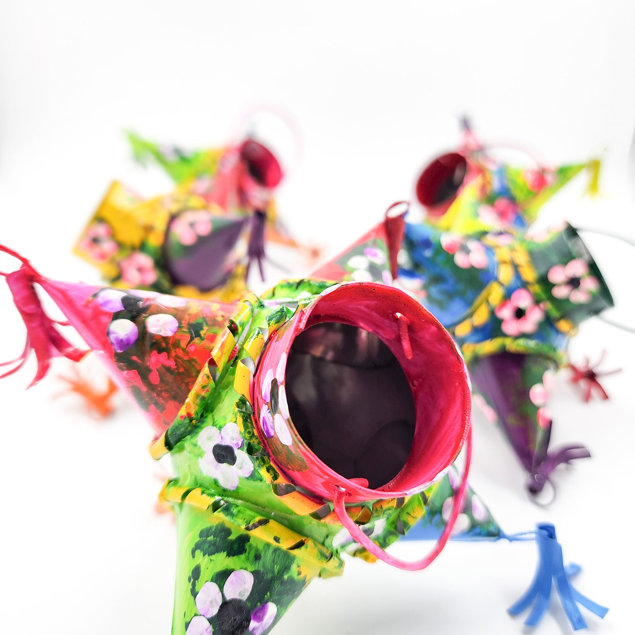 Piñata de hojalata decorada