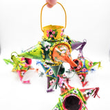 Piñata de hojalata decorada