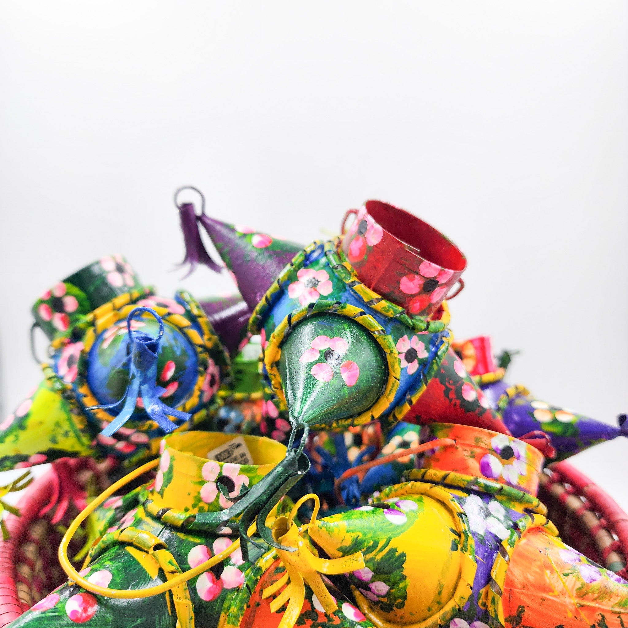 Piñata de hojalata decorada