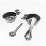 Salsera gallina de barro negro con cuchara