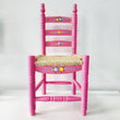 Silla artesanal rosa de madera y palma