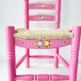 Silla artesanal rosa de madera y palma