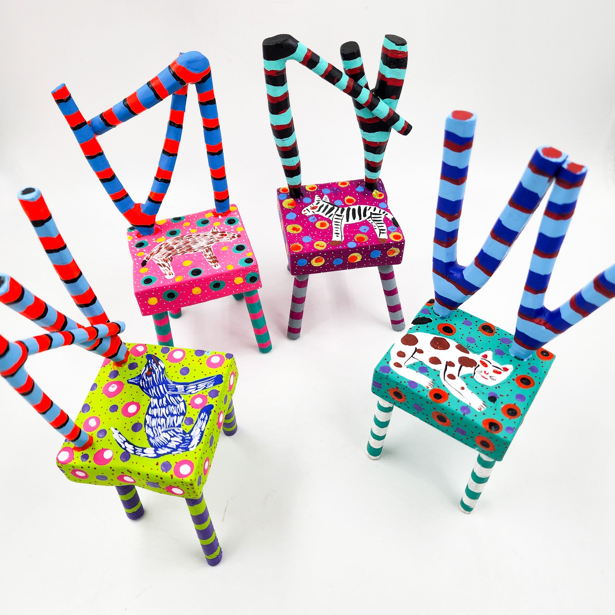 Sillita animales fantásticos talla de madera