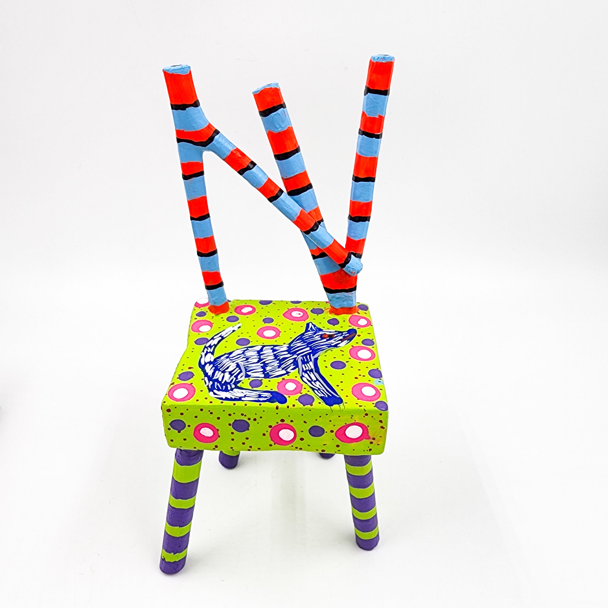 Sillita animales fantásticos talla de madera