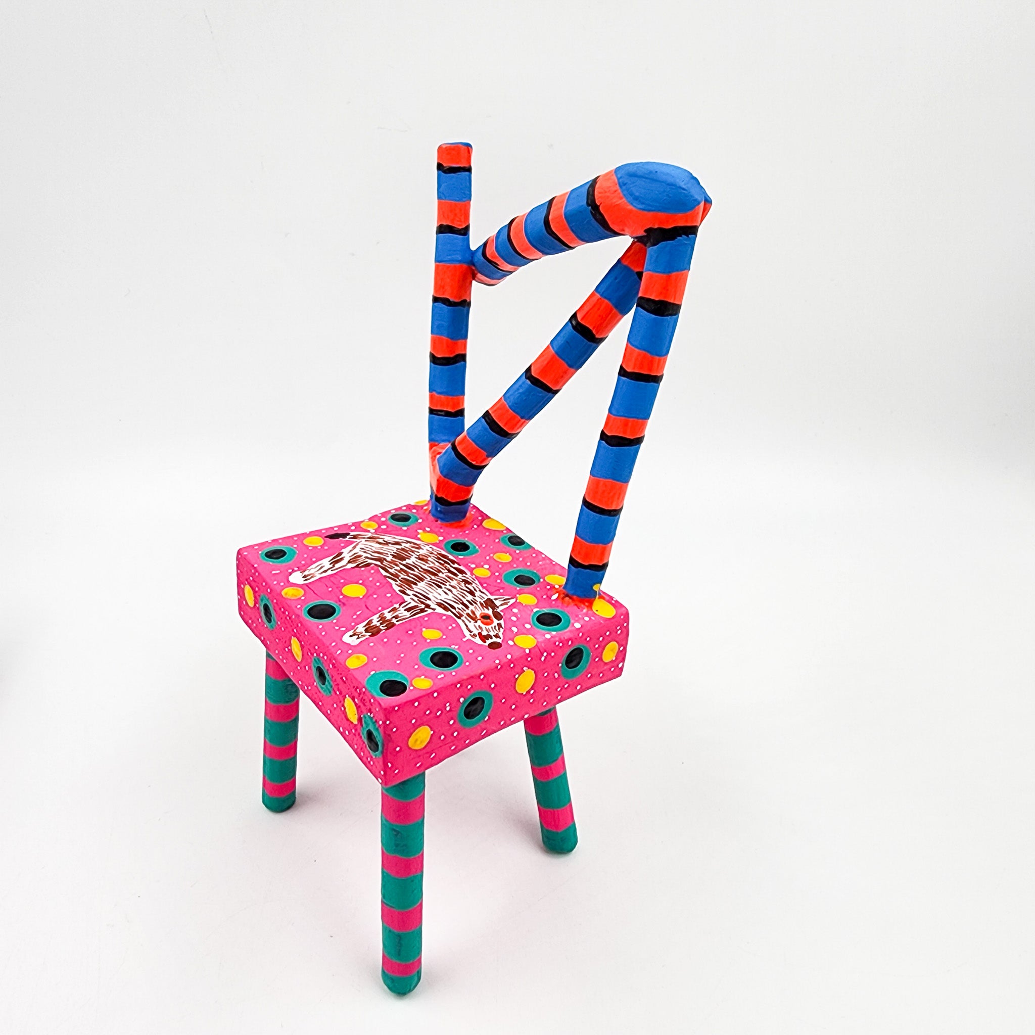 Sillita animales fantásticos talla de madera