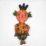 Sirena artesanal hecha de coco con muñeco