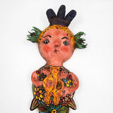 Sirena artesanal hecha de coco con muñeco