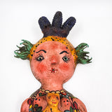 Sirena artesanal hecha de coco con muñeco