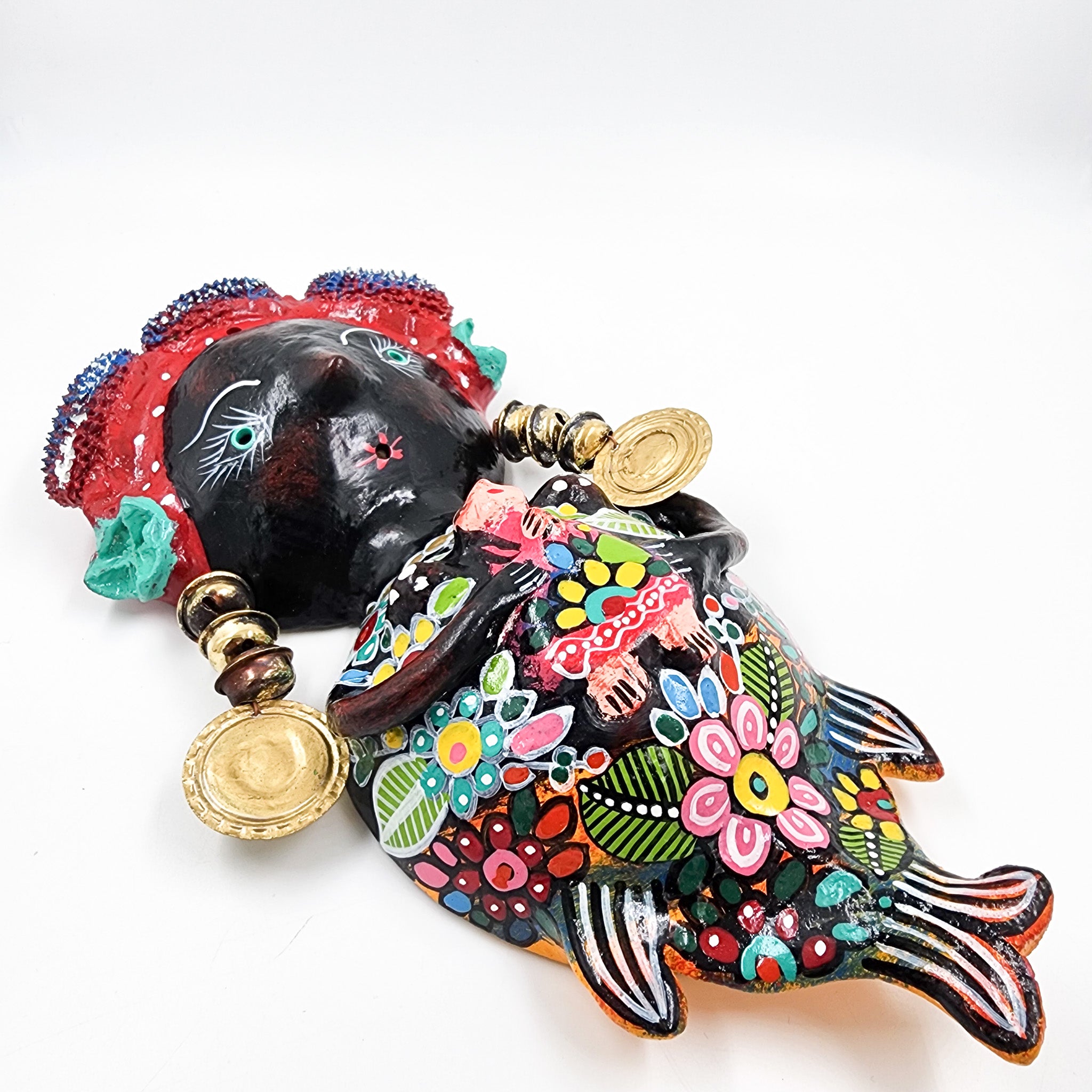 Sirena artesanal hecha de coco