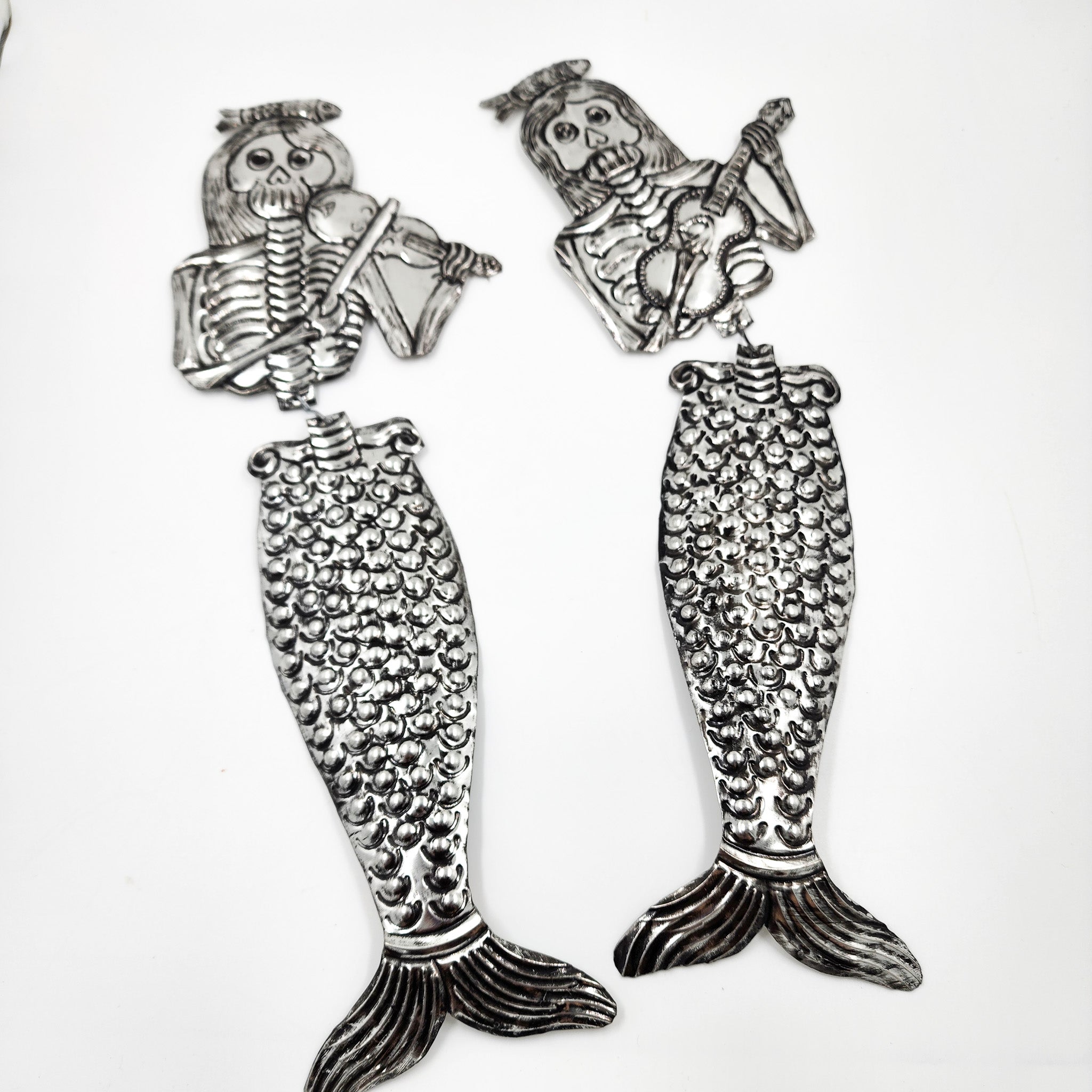 Sirena hojalata repujada