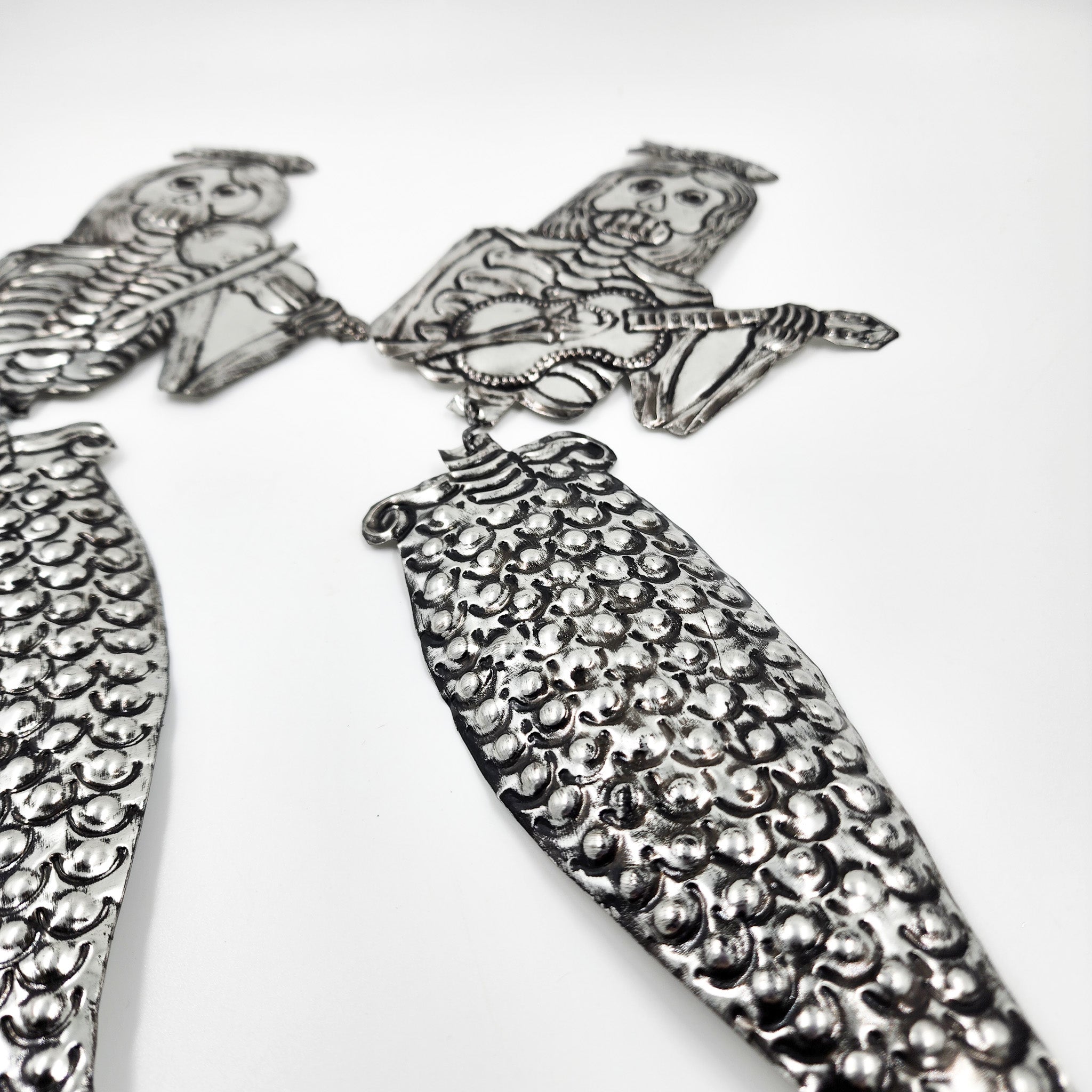 Sirena hojalata repujada