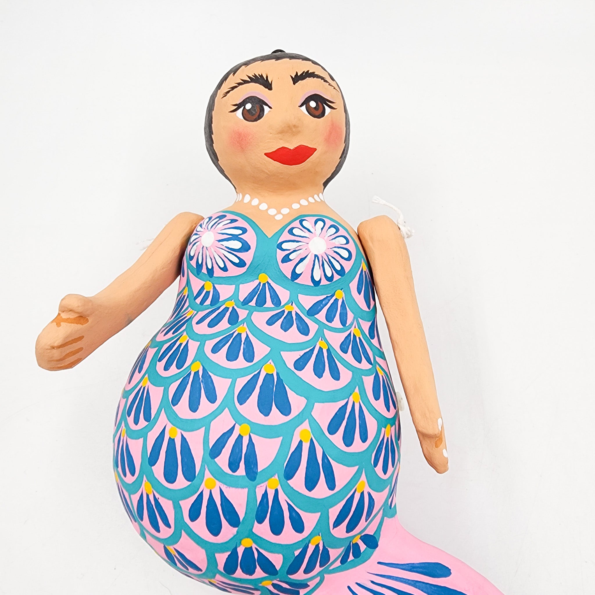 Sirena artesanal de cartonería mexicana con brazos articulados