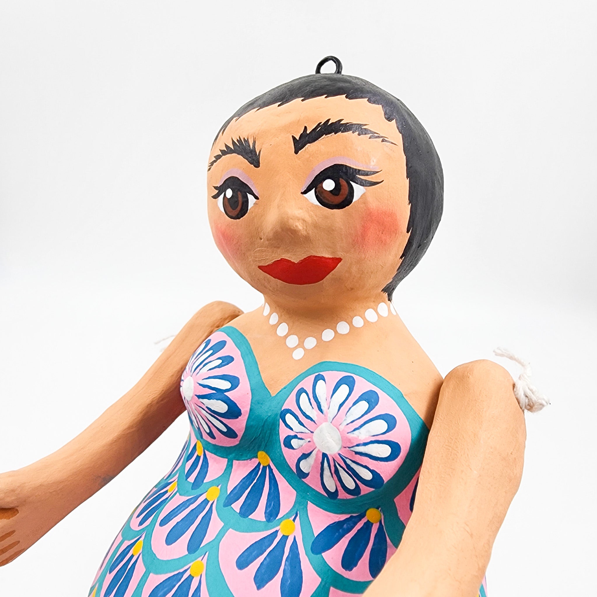 Sirena artesanal de cartonería mexicana con brazos articulados
