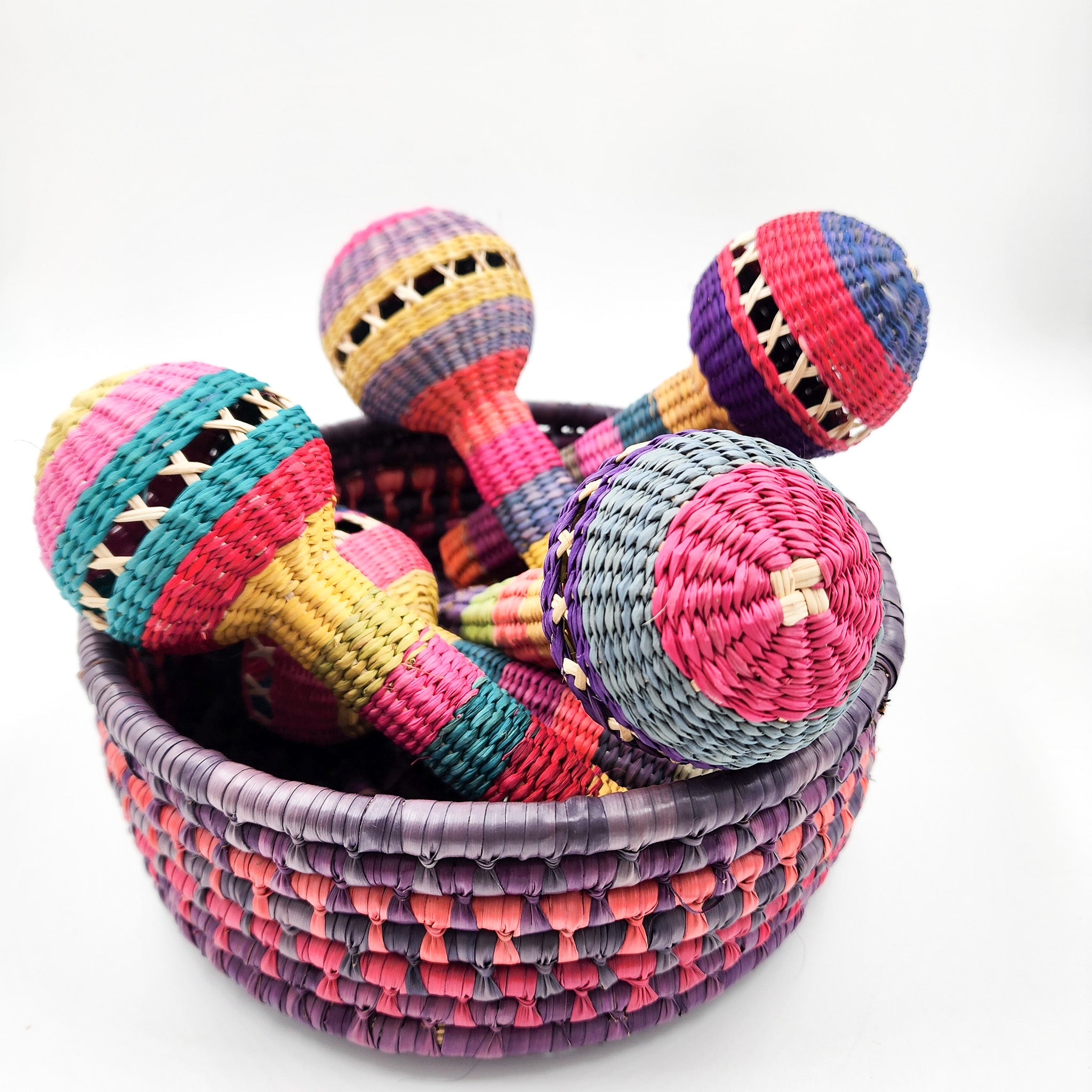 Sonaja artesanal de jipijapa de colores