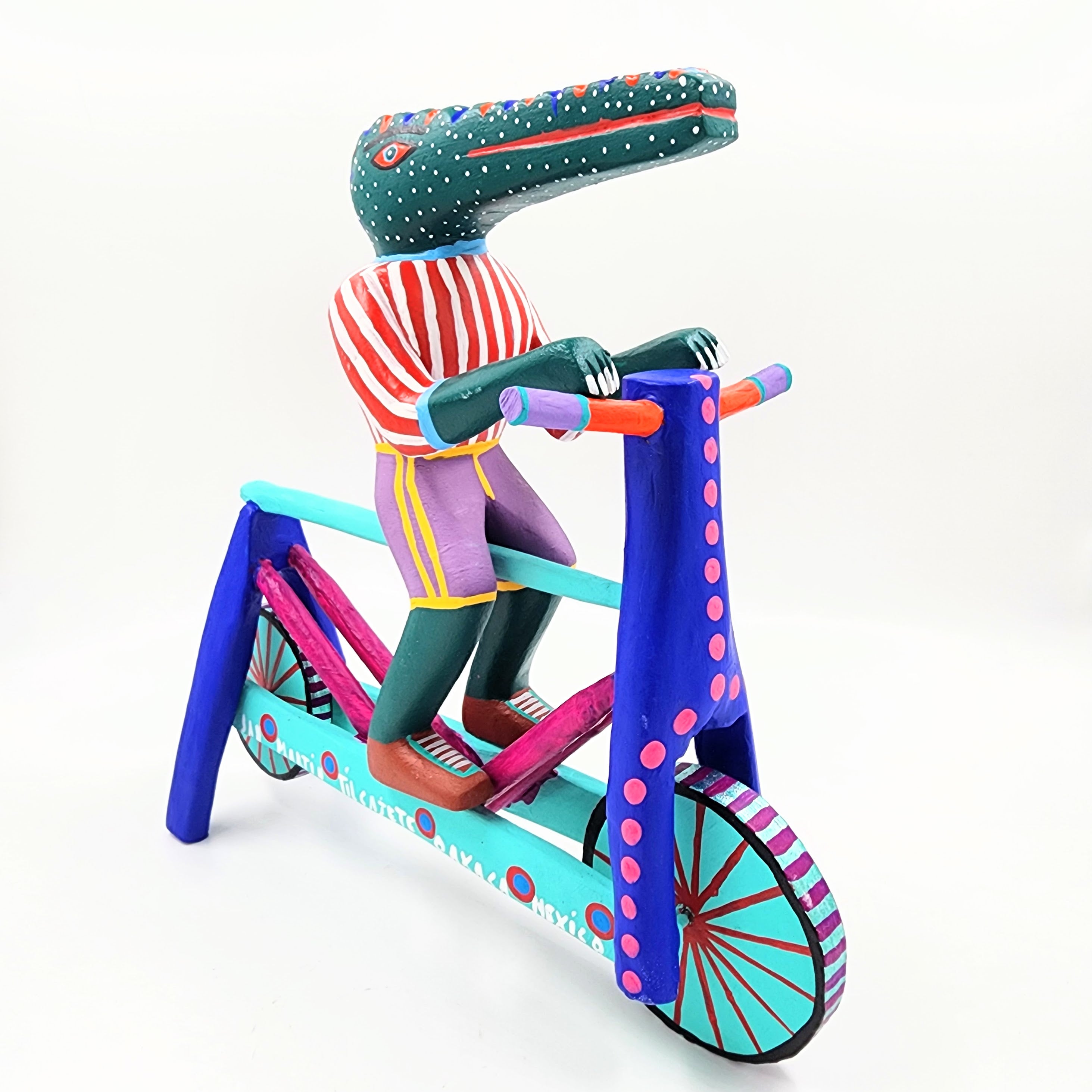 Cocodrilo en bicicleta — Talla de madera alebrije