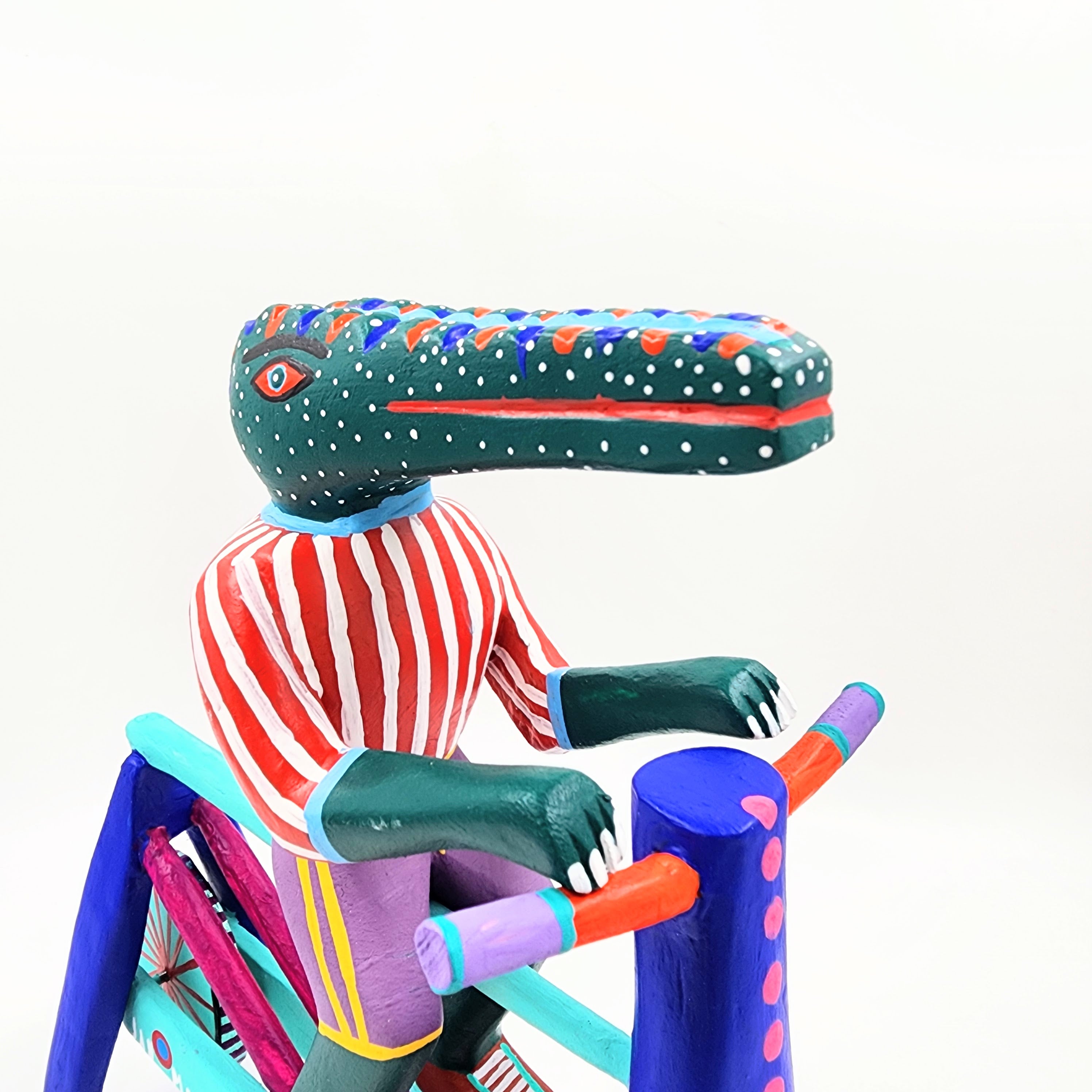 Cocodrilo en bicicleta — Talla de madera alebrije