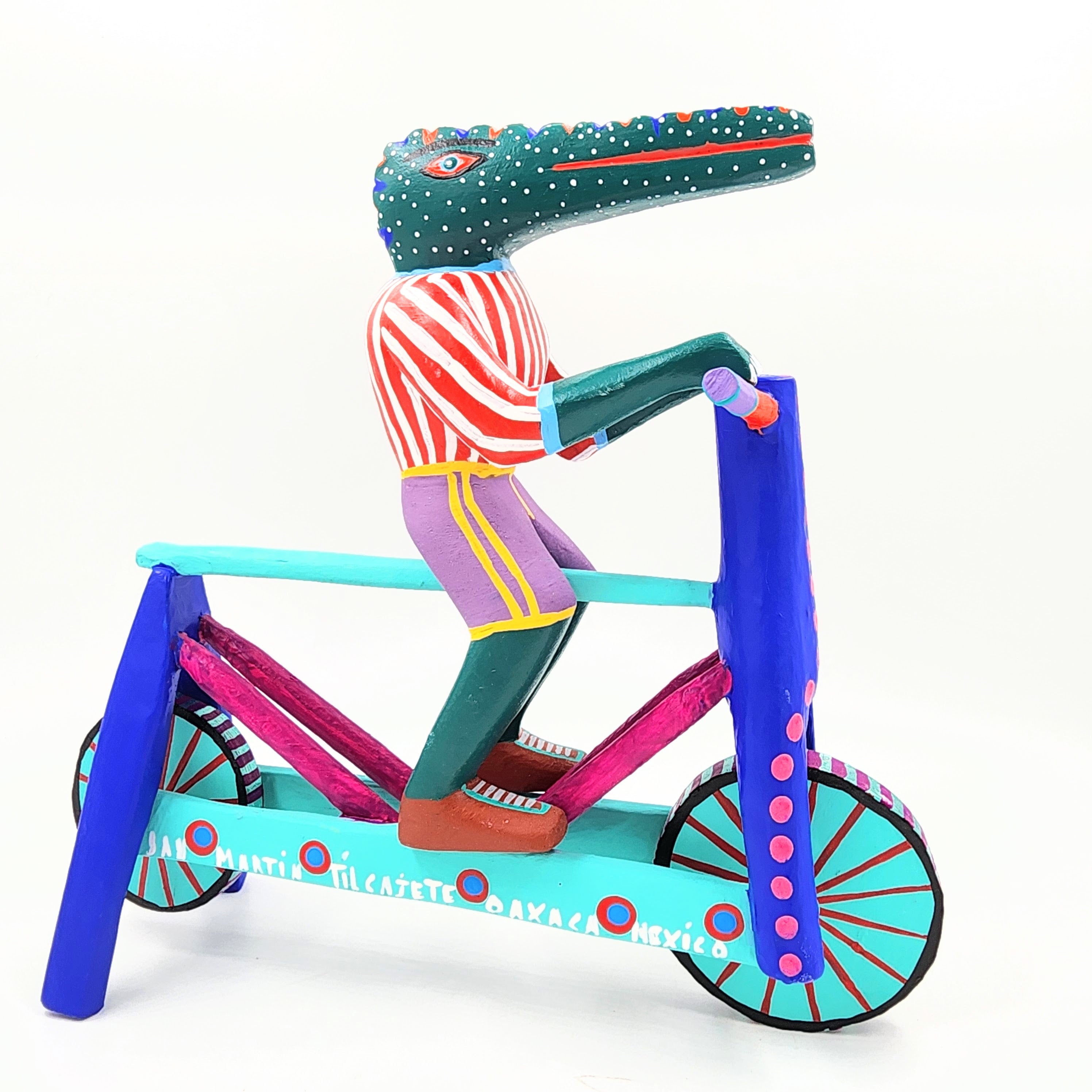Cocodrilo en bicicleta — Talla de madera alebrije