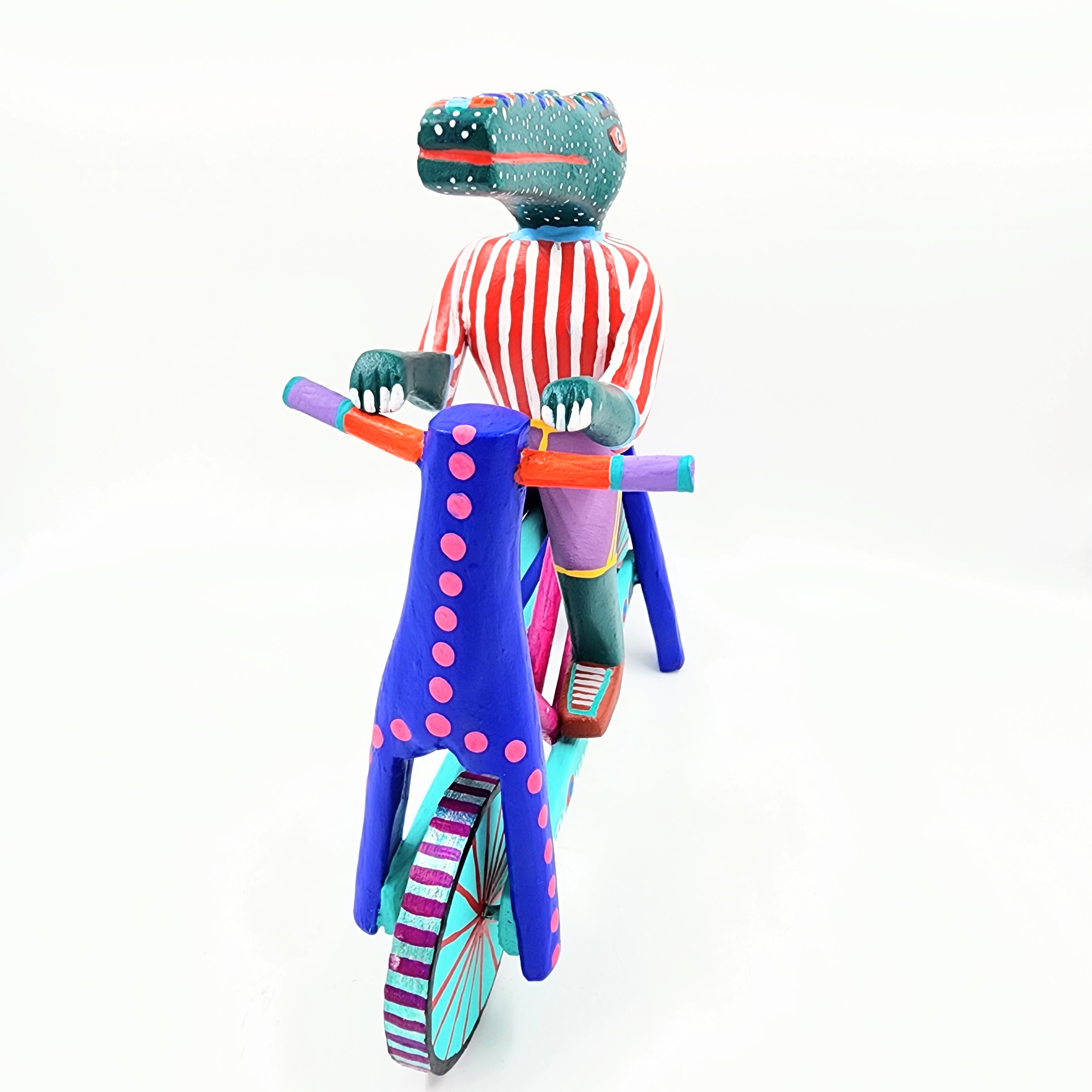 Cocodrilo en bicicleta — Talla de madera alebrije