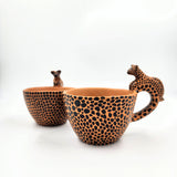 Taza artesanal de barro con jaguar