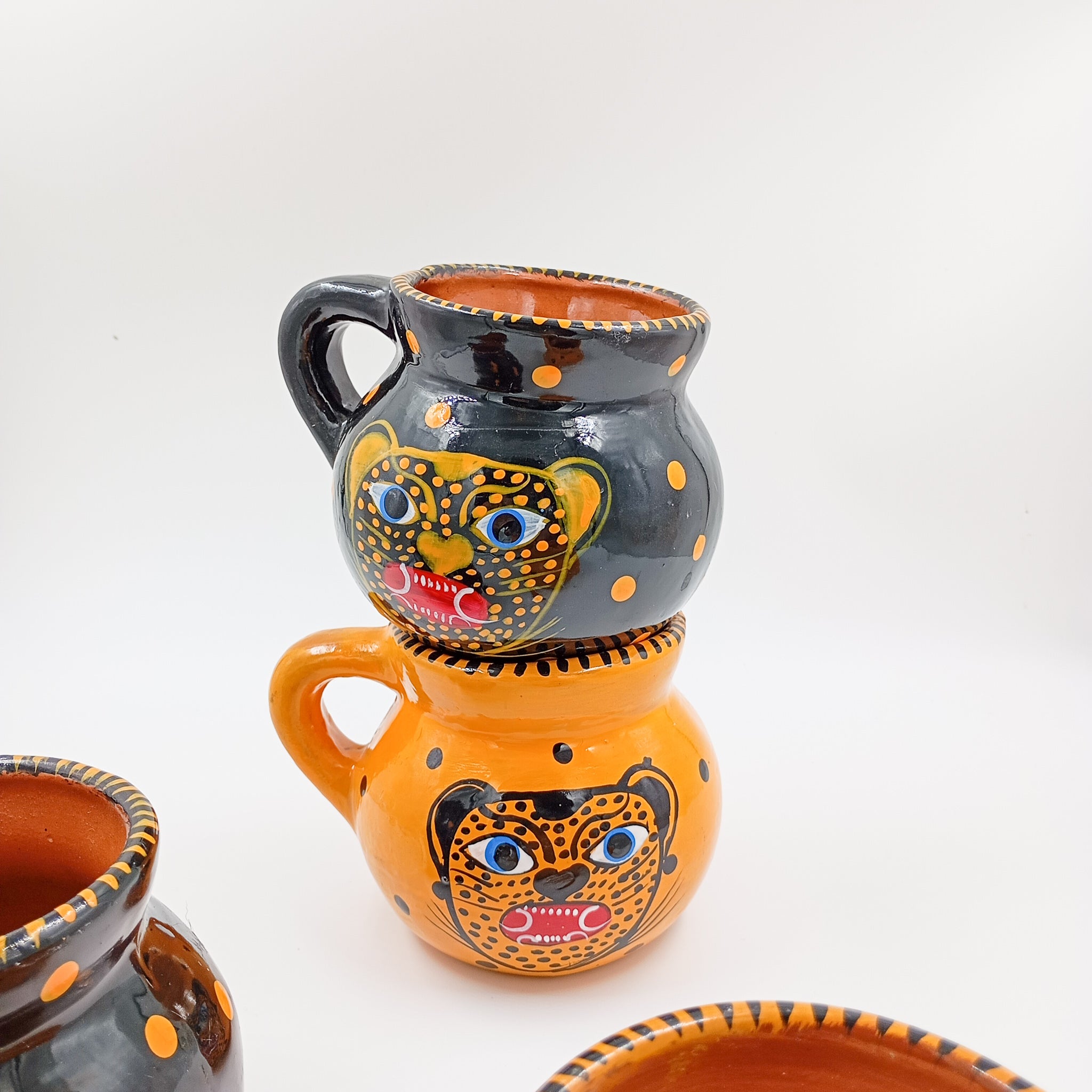 Tazas de barro Jaguar en negro o amarillo