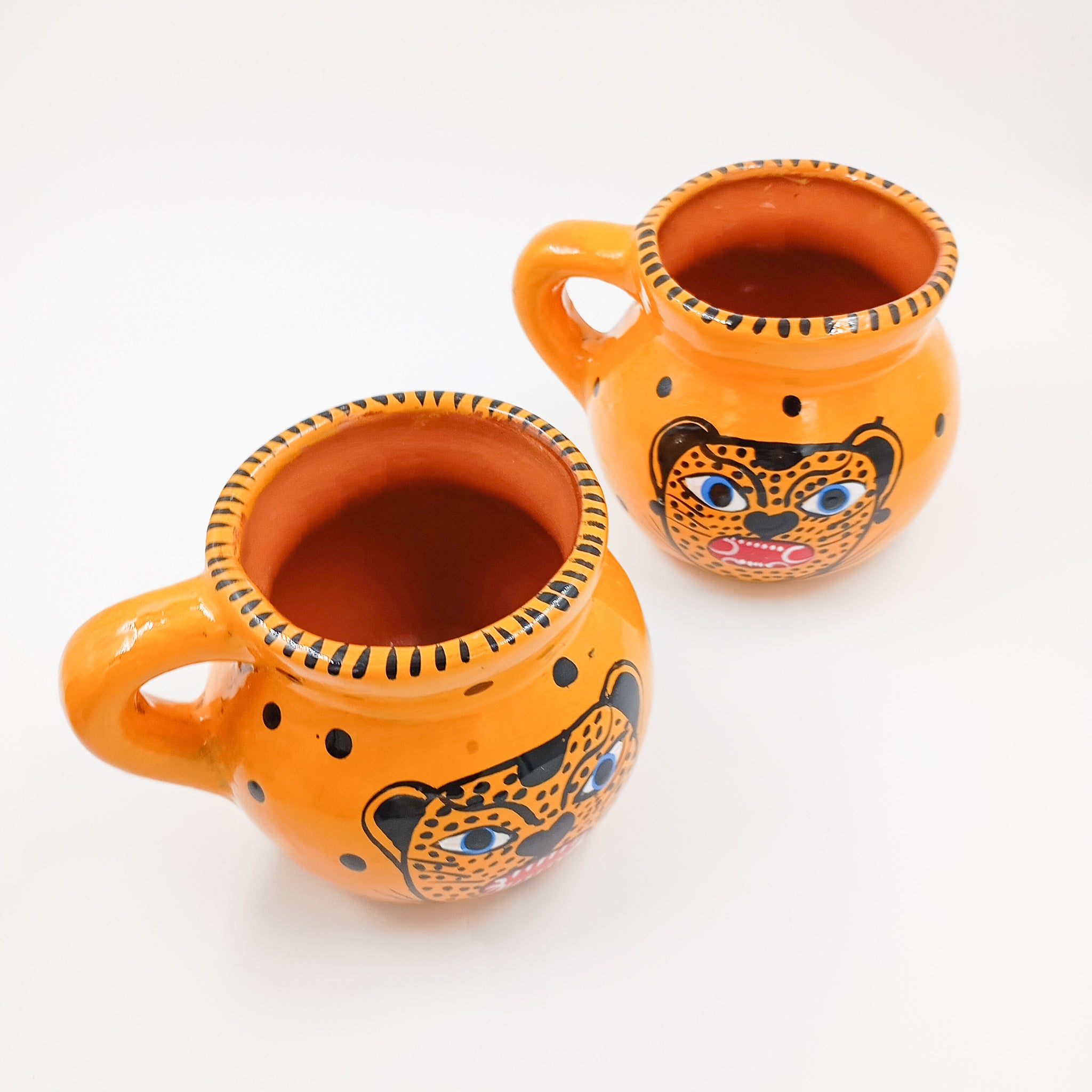 Tazas de barro Jaguar en negro o amarillo