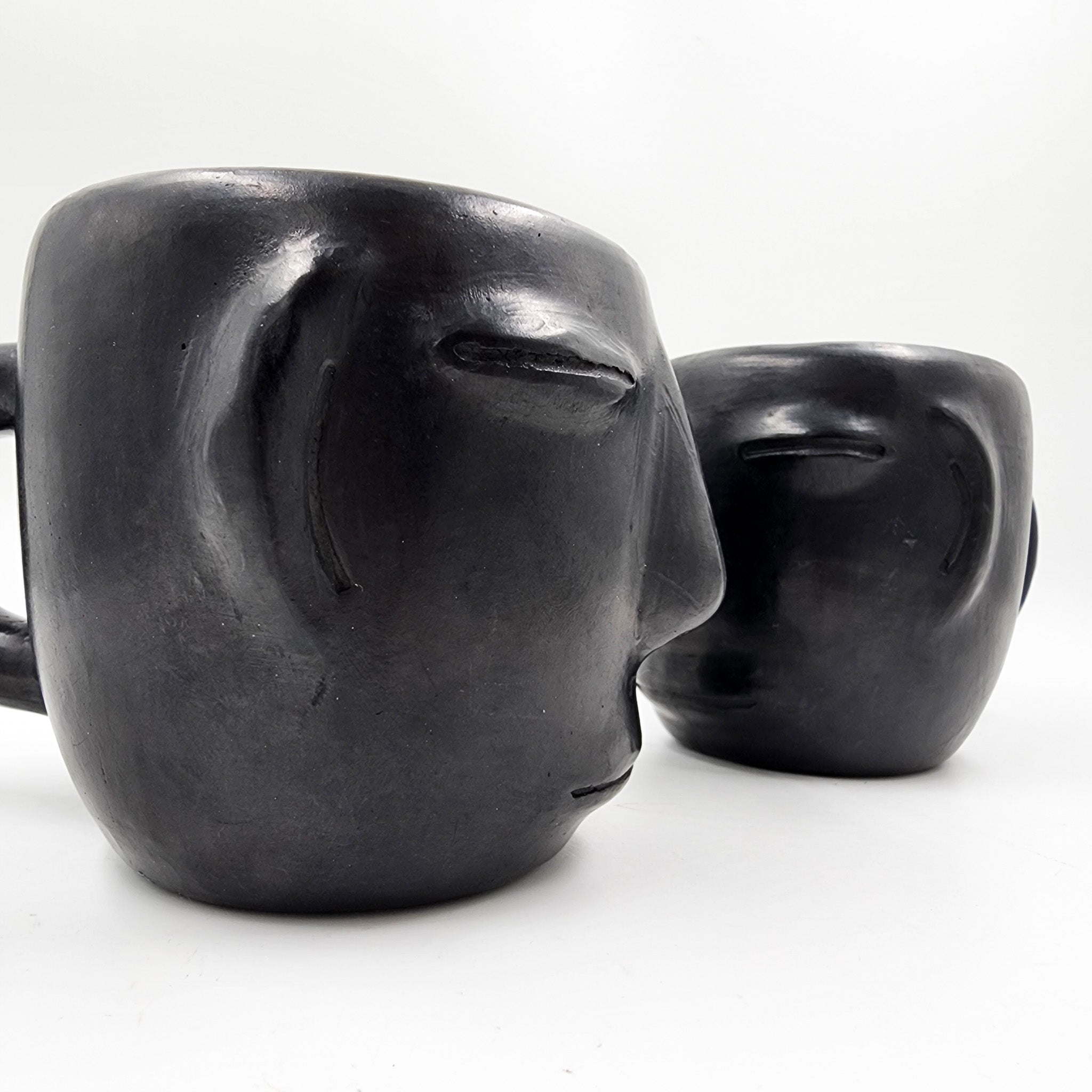 Taza Carita de barro negro