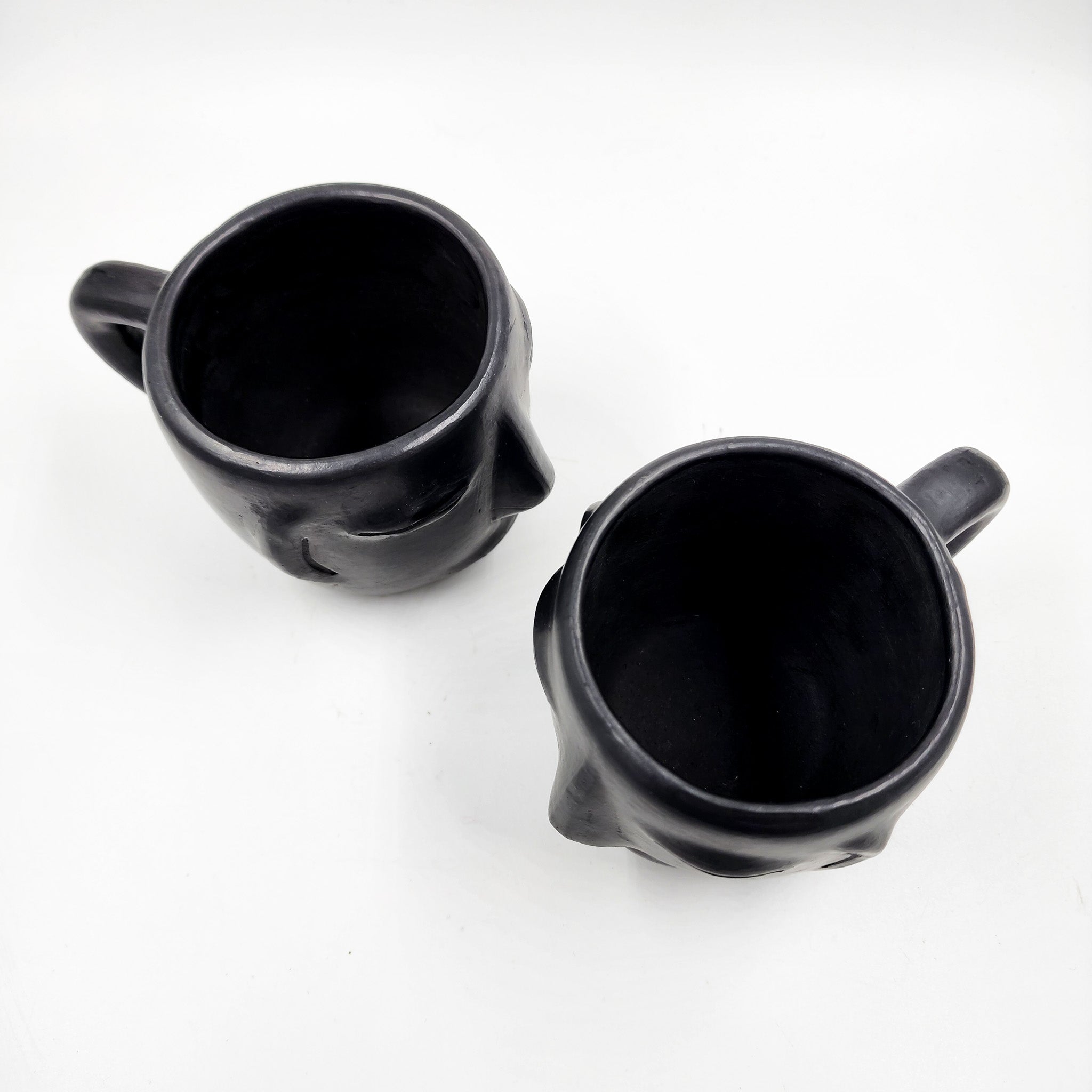 Taza Carita de barro negro
