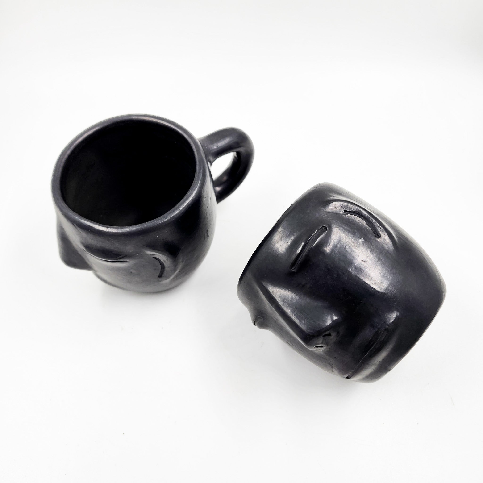 Taza Carita de barro negro