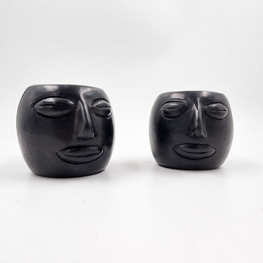 Par de tazas carita para espresso de barro negro