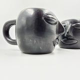 Par de tazas carita para espresso de barro negro