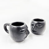 Par de tazas carita para espresso de barro negro