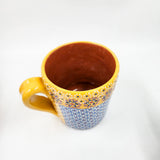Taza de barro capulineado