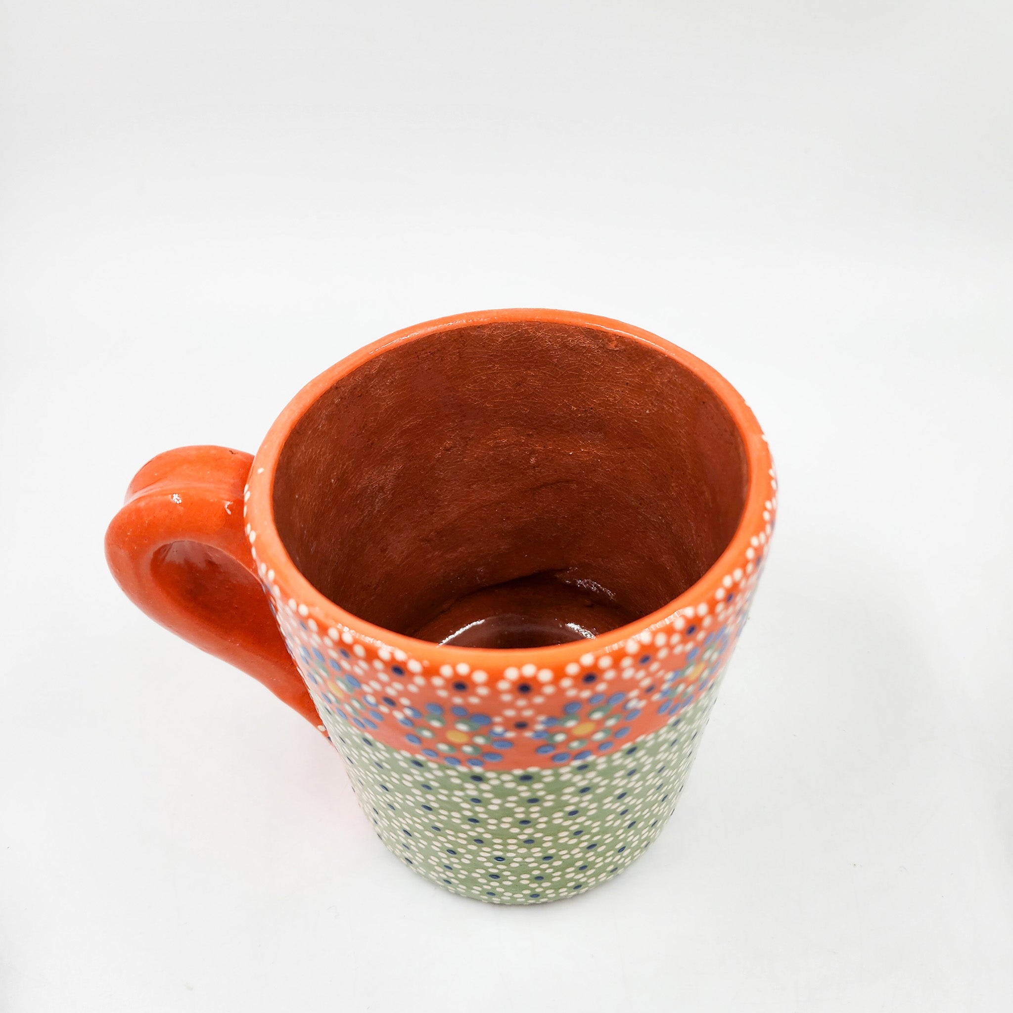 Taza de barro capulineado