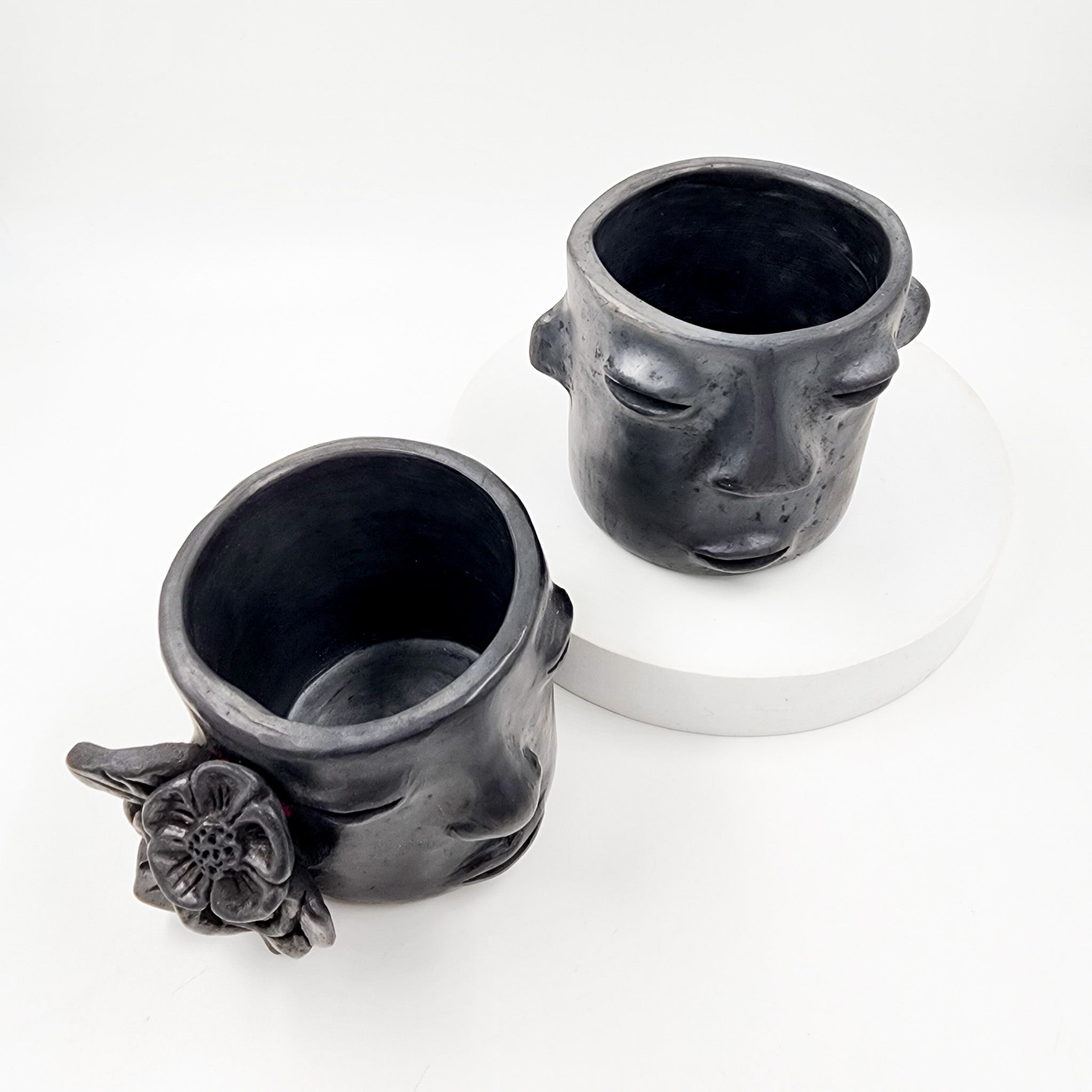 Vaso carita de barro negro